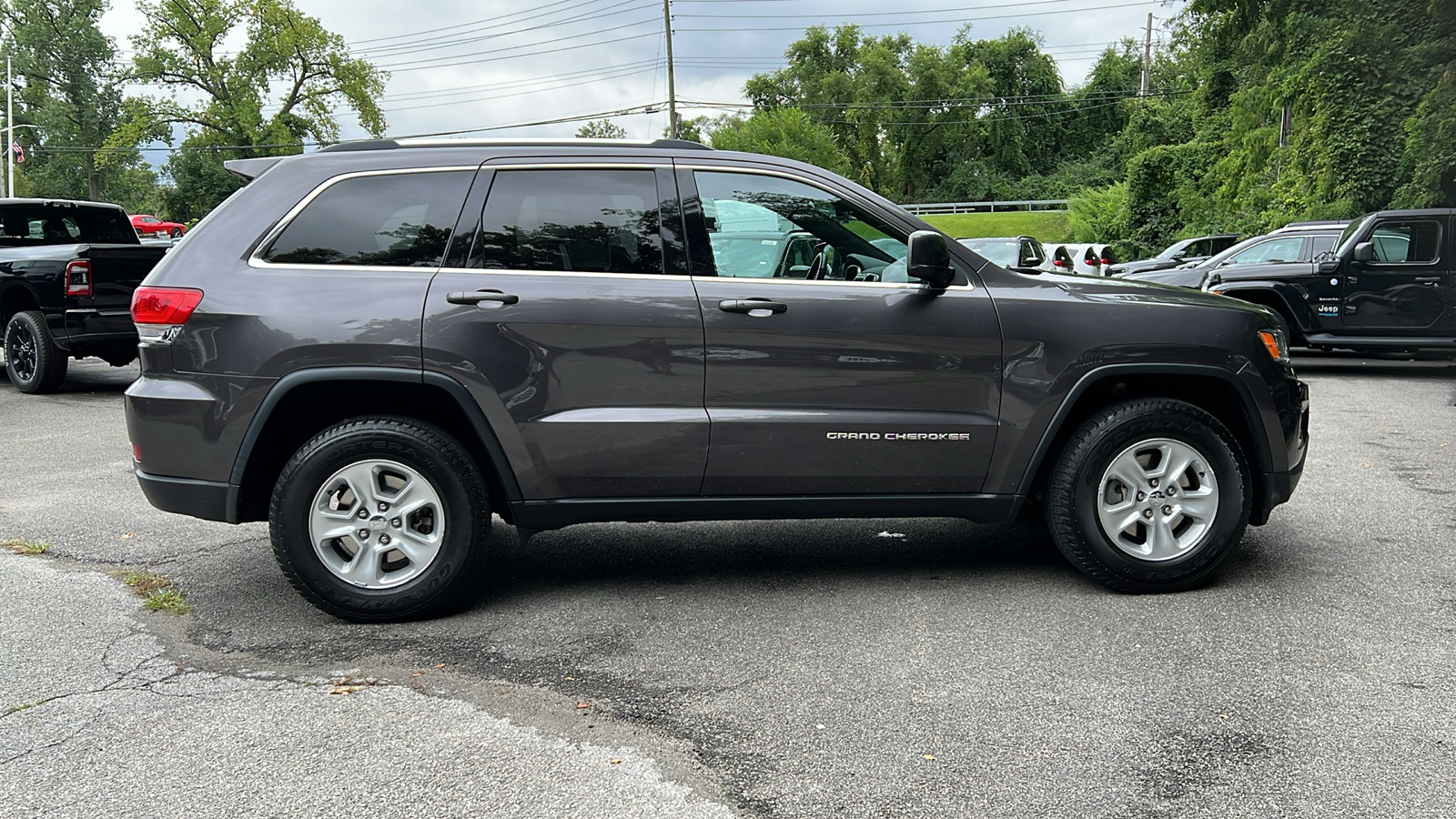 2016 Jeep Grand Cherokee Laredo 2