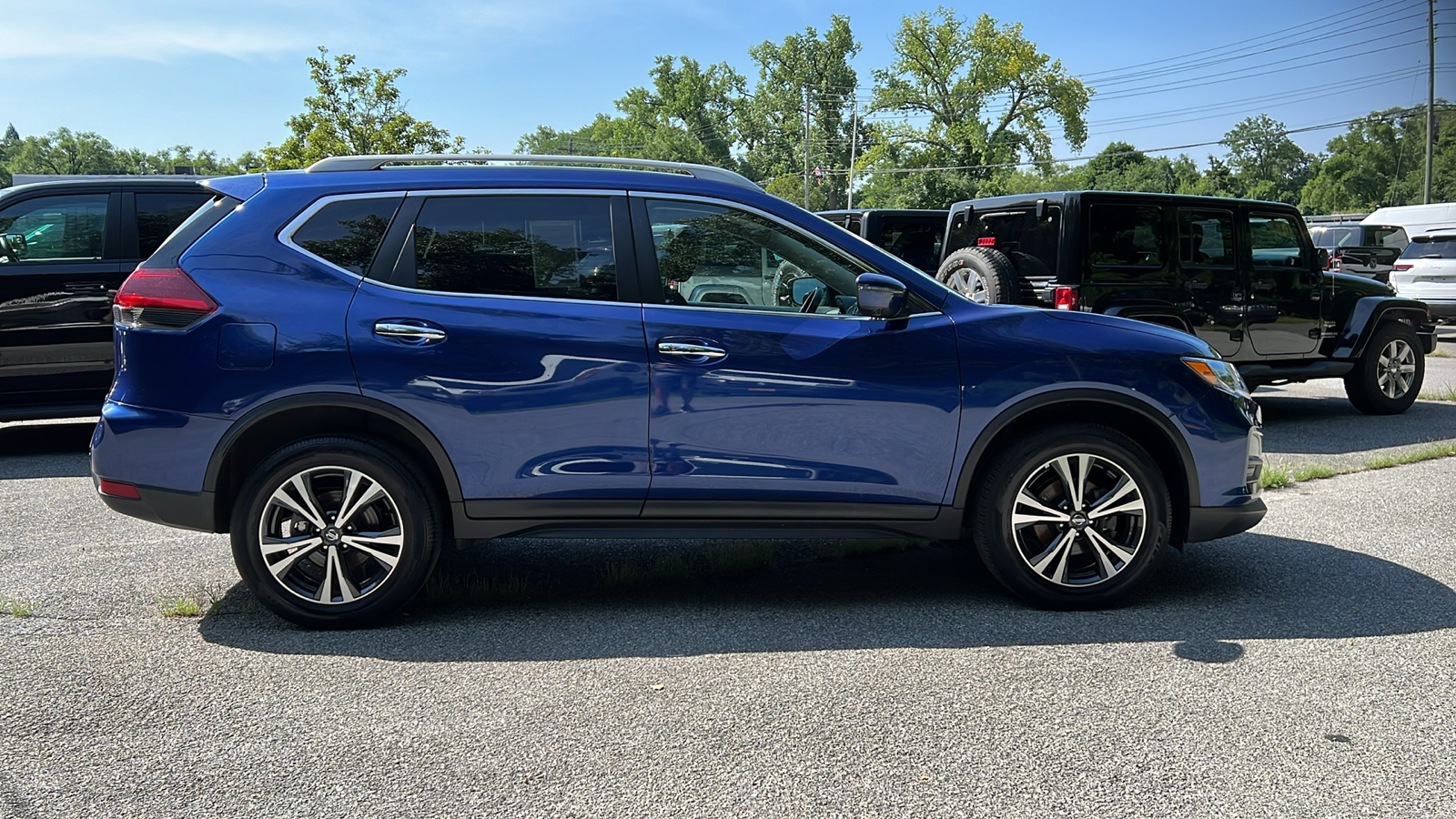 2020 Nissan Rogue SV 2