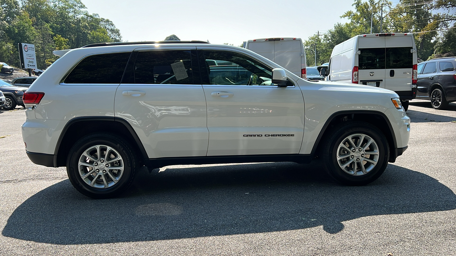 2021 Jeep Grand Cherokee Laredo E 2