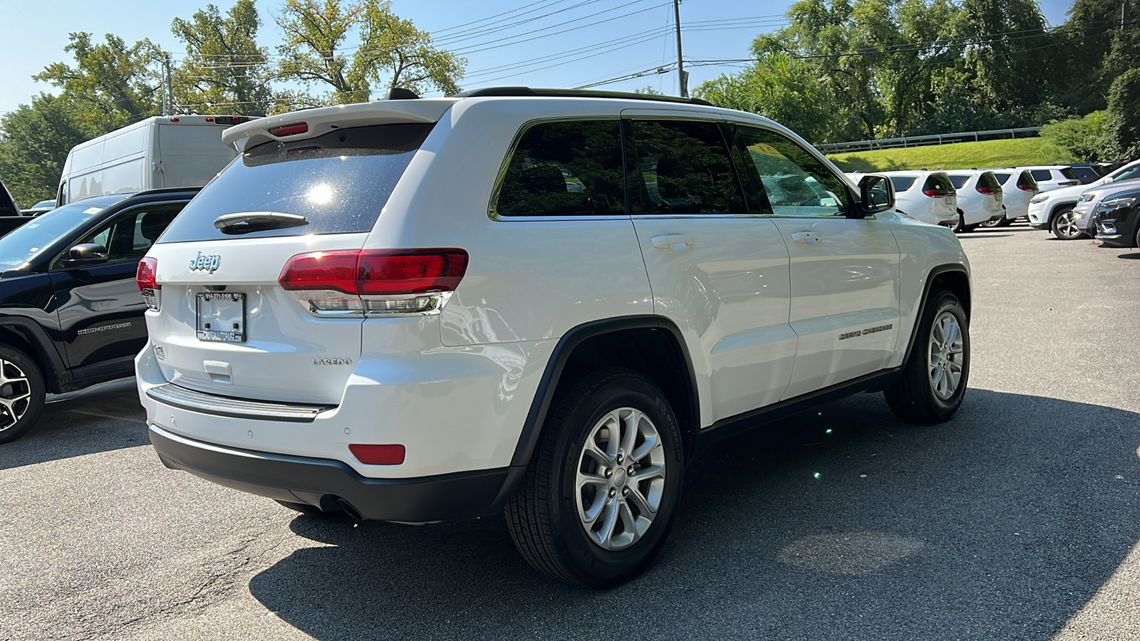 2021 Jeep Grand Cherokee Laredo E 3