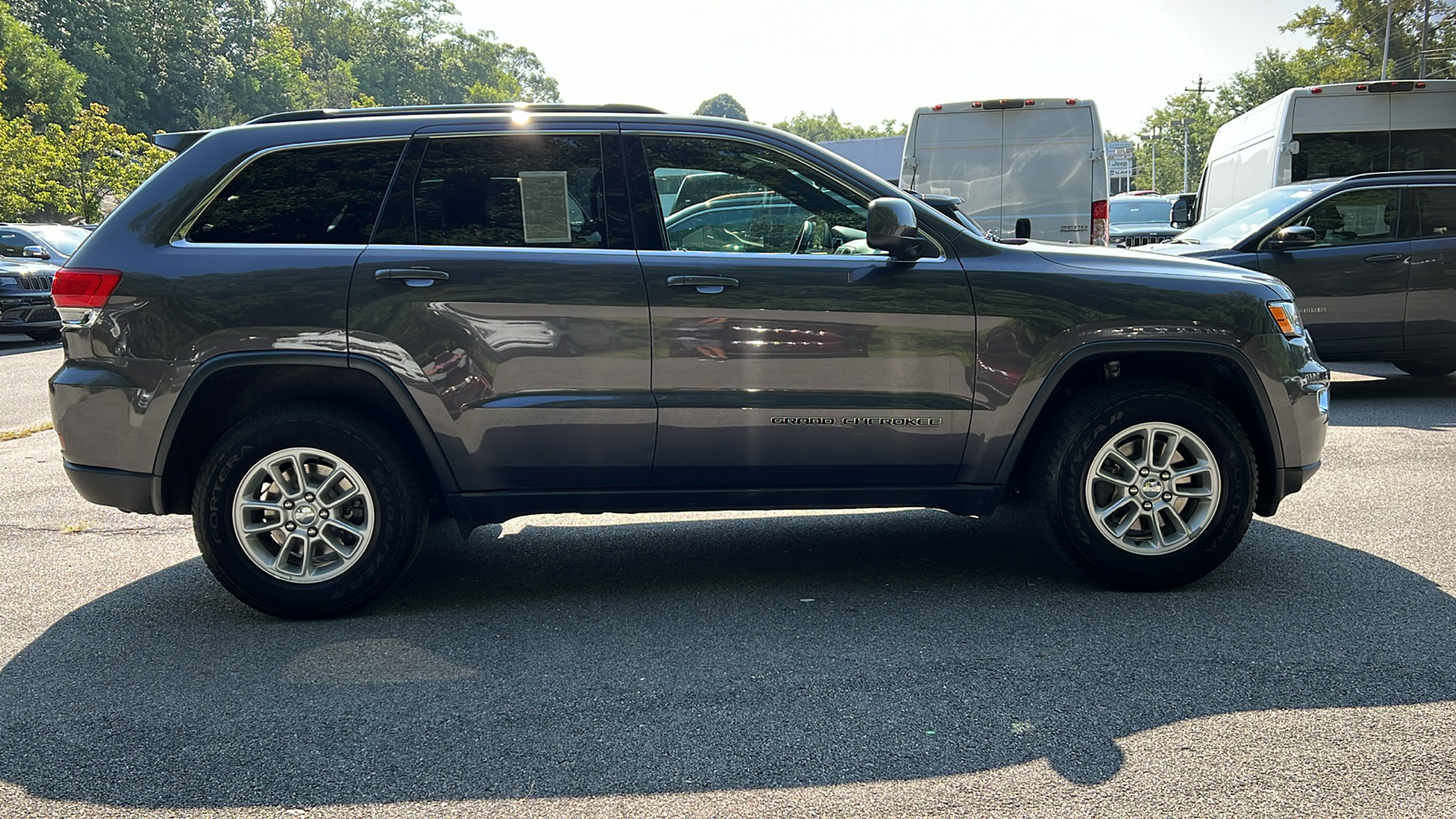 2018 Jeep Grand Cherokee Laredo E 2