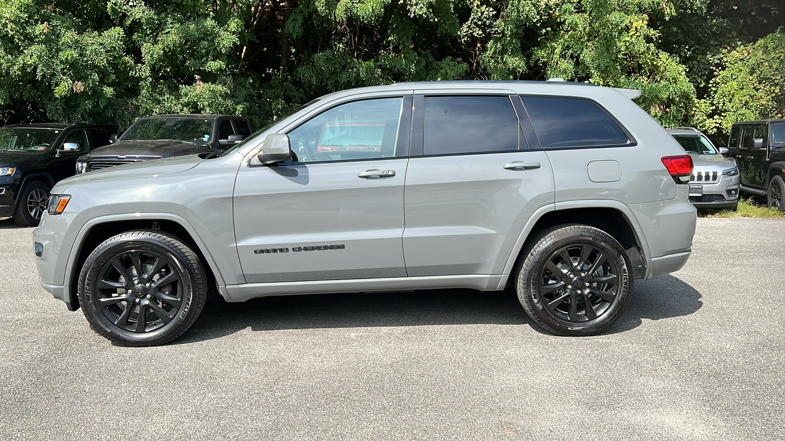 2019 Jeep Grand Cherokee Altitude 6