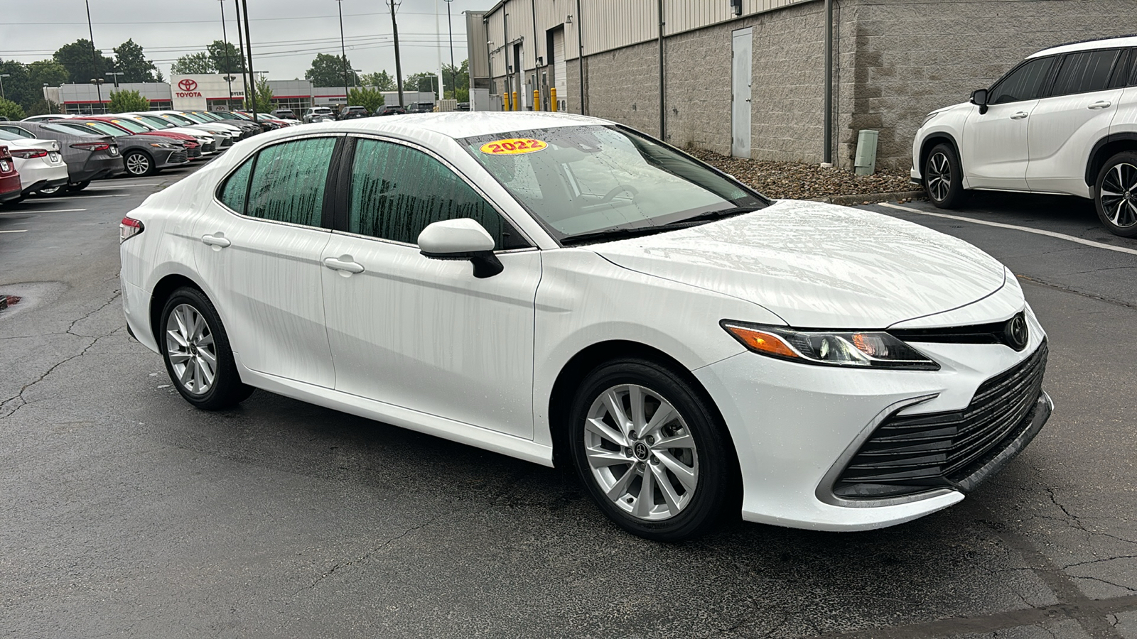 2022 Toyota Camry LE 2