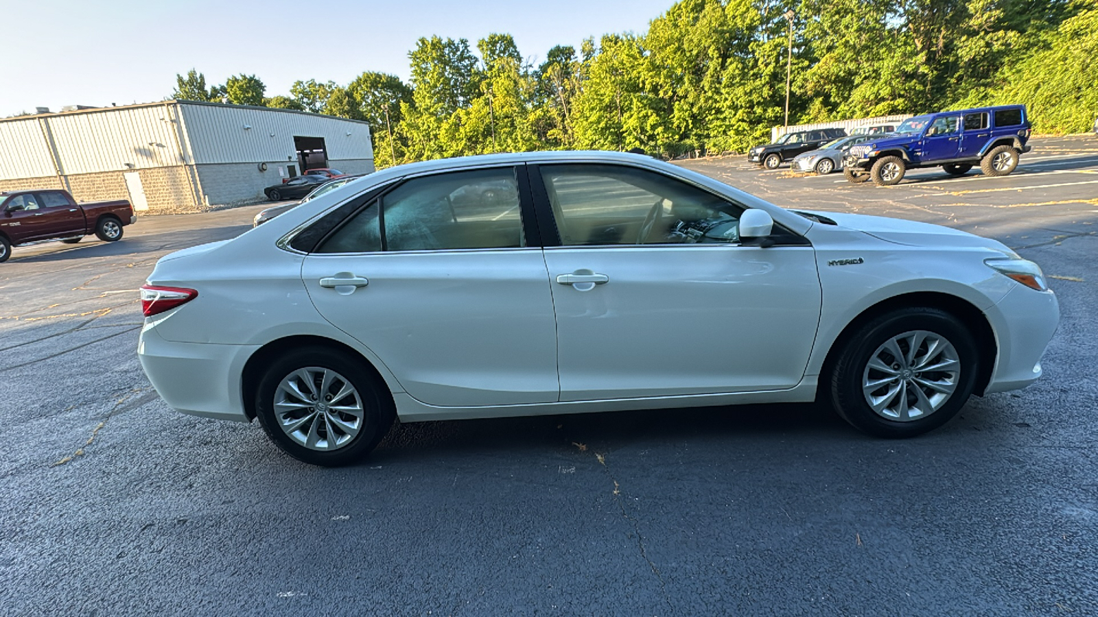 2017 Toyota Camry Hybrid LE 3