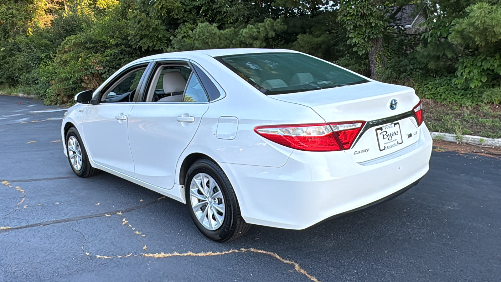 2017 Toyota Camry Hybrid LE 39