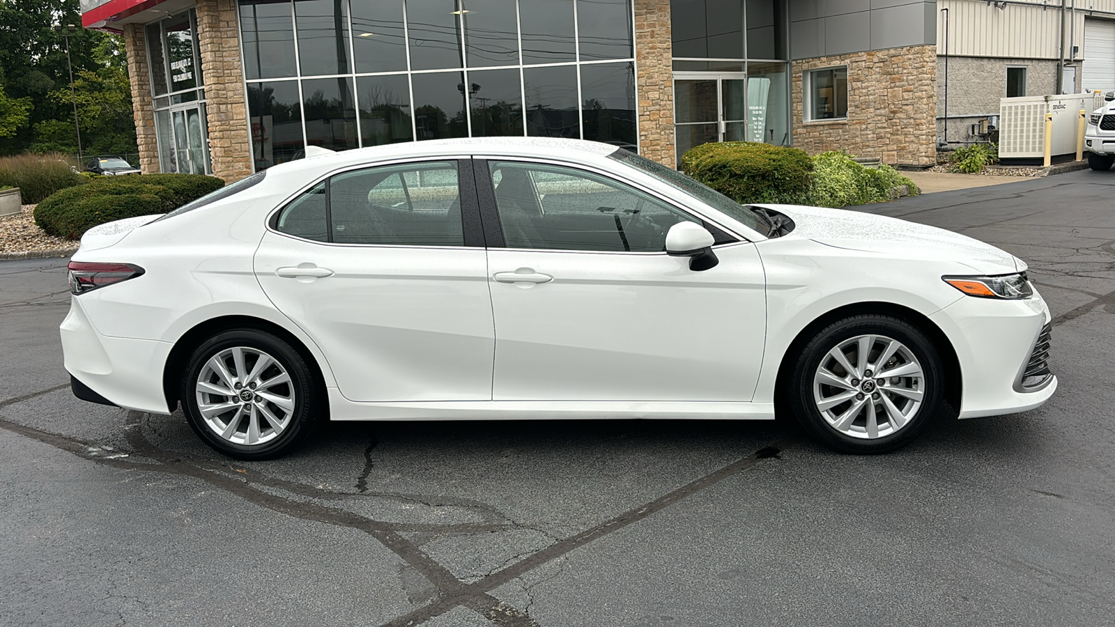 2023 Toyota Camry LE 3