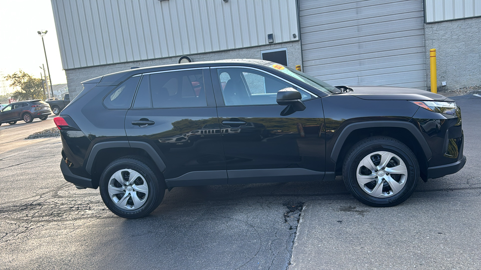 2023 Toyota RAV4 LE 3