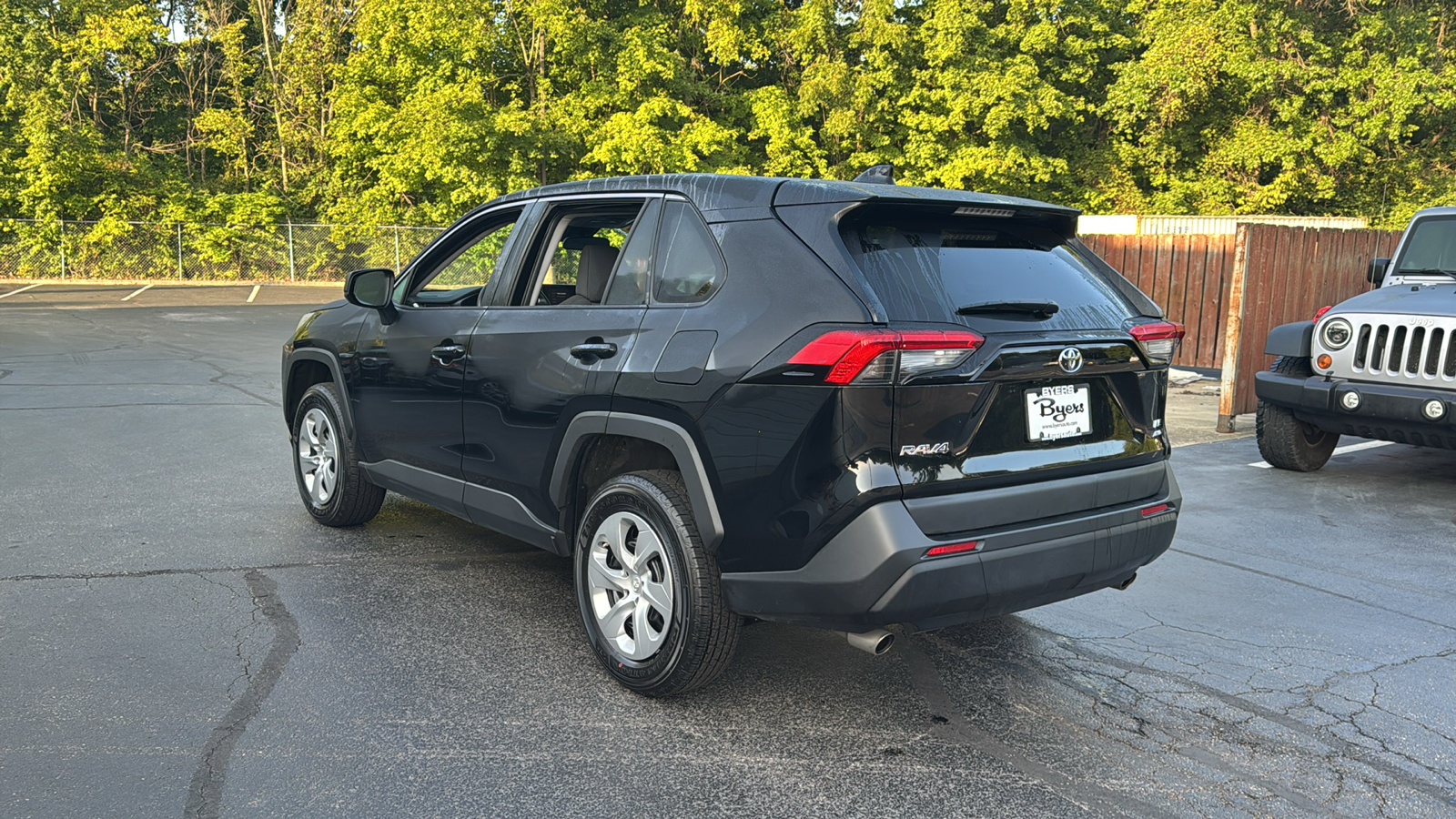 2023 Toyota RAV4 LE 39