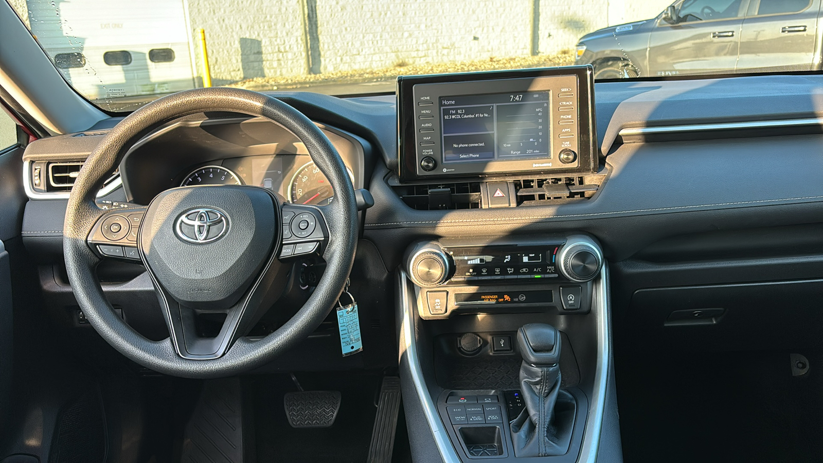 2022 Toyota RAV4 LE 37