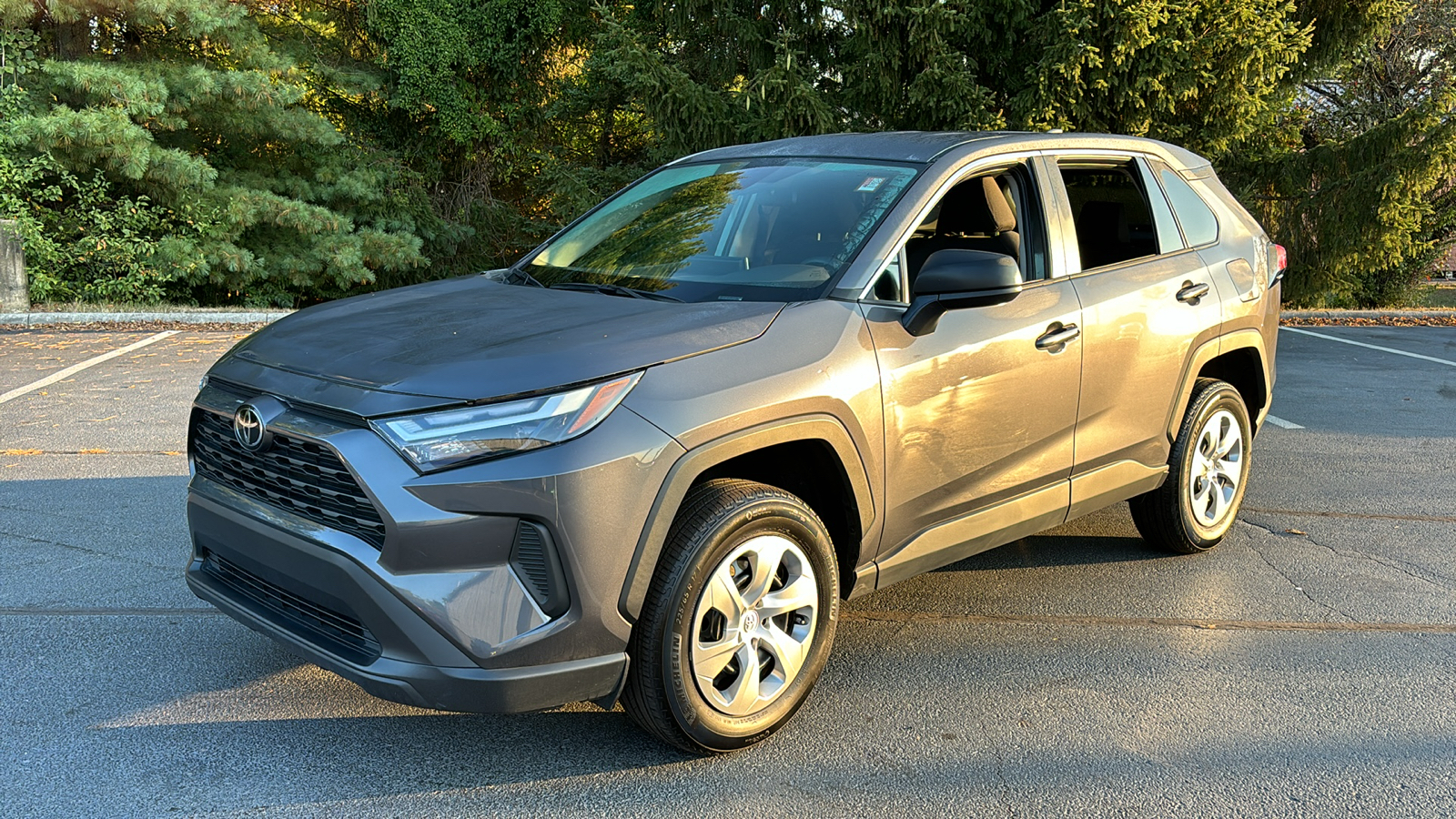 2023 Toyota RAV4 LE 10