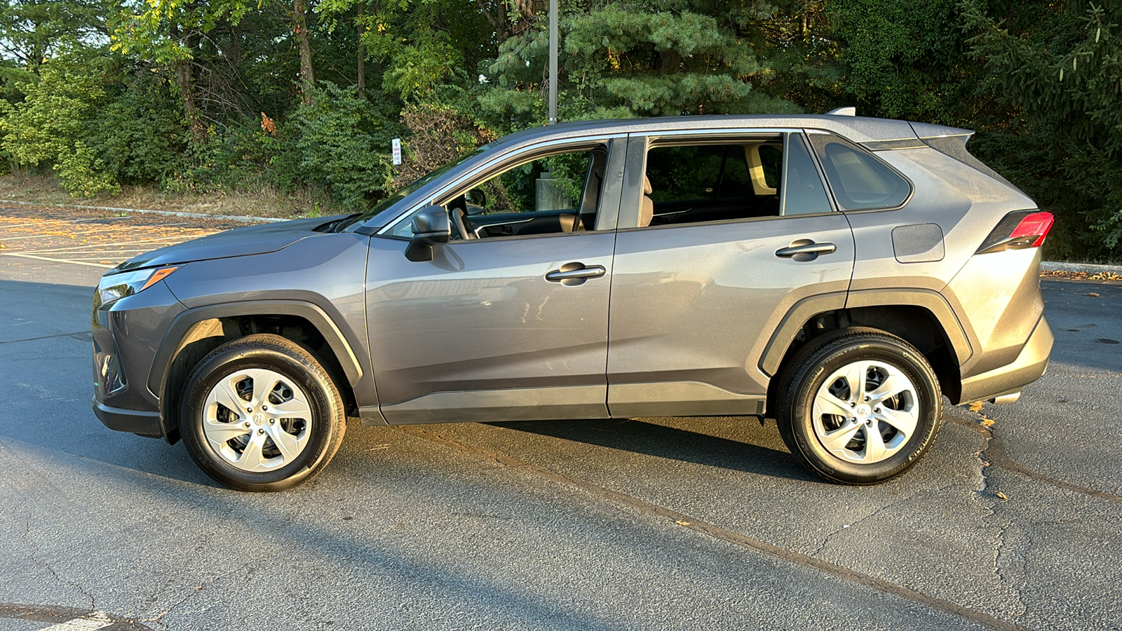 2023 Toyota RAV4 LE 11