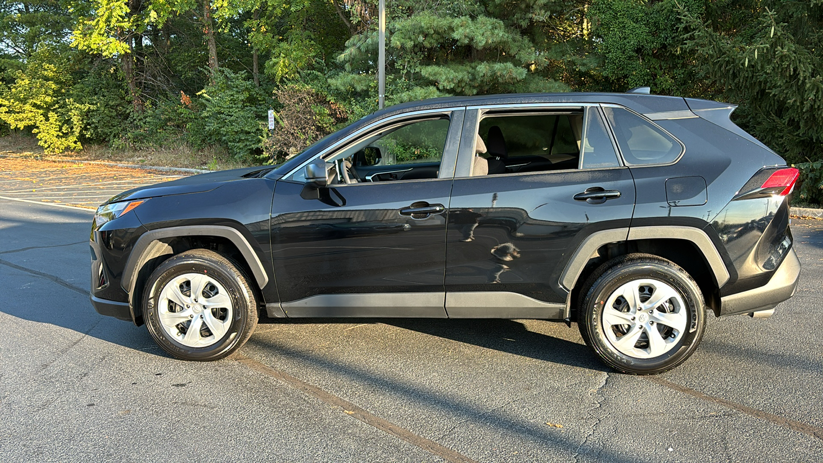 2023 Toyota RAV4 LE 11