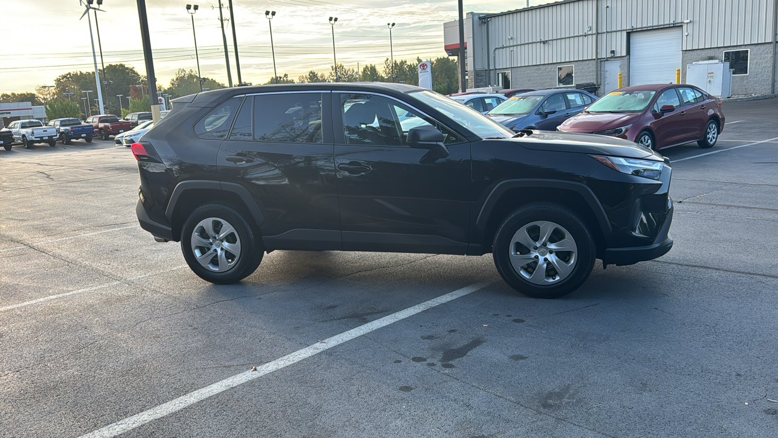 2023 Toyota RAV4 LE 3