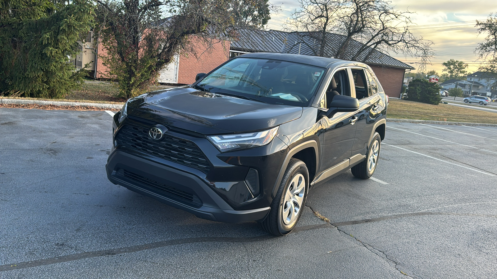 2023 Toyota RAV4 LE 10