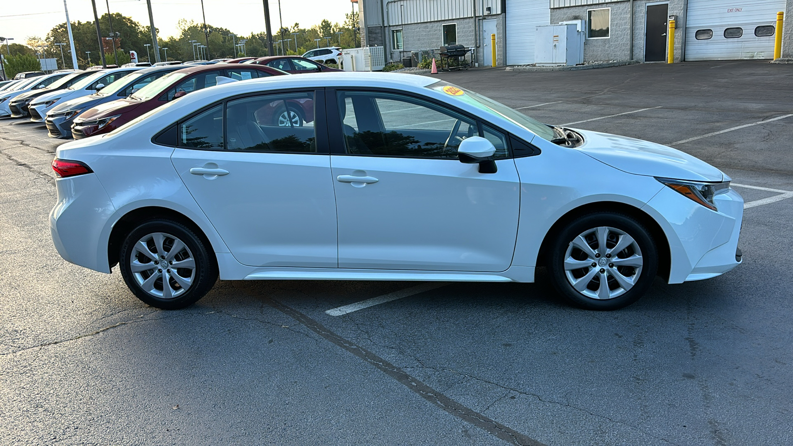 2023 Toyota Corolla LE 3