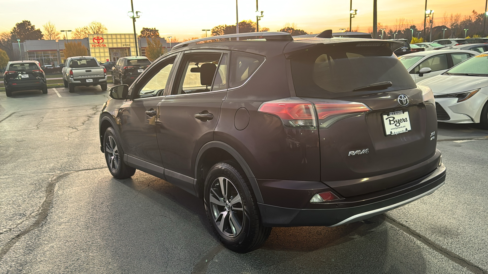 2016 Toyota RAV4 XLE 38