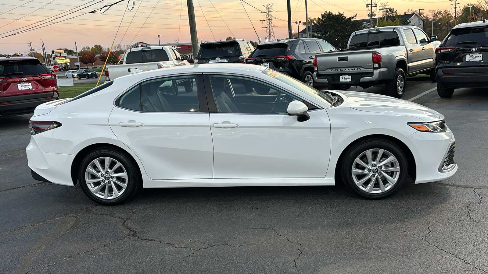 2023 Toyota Camry LE 3