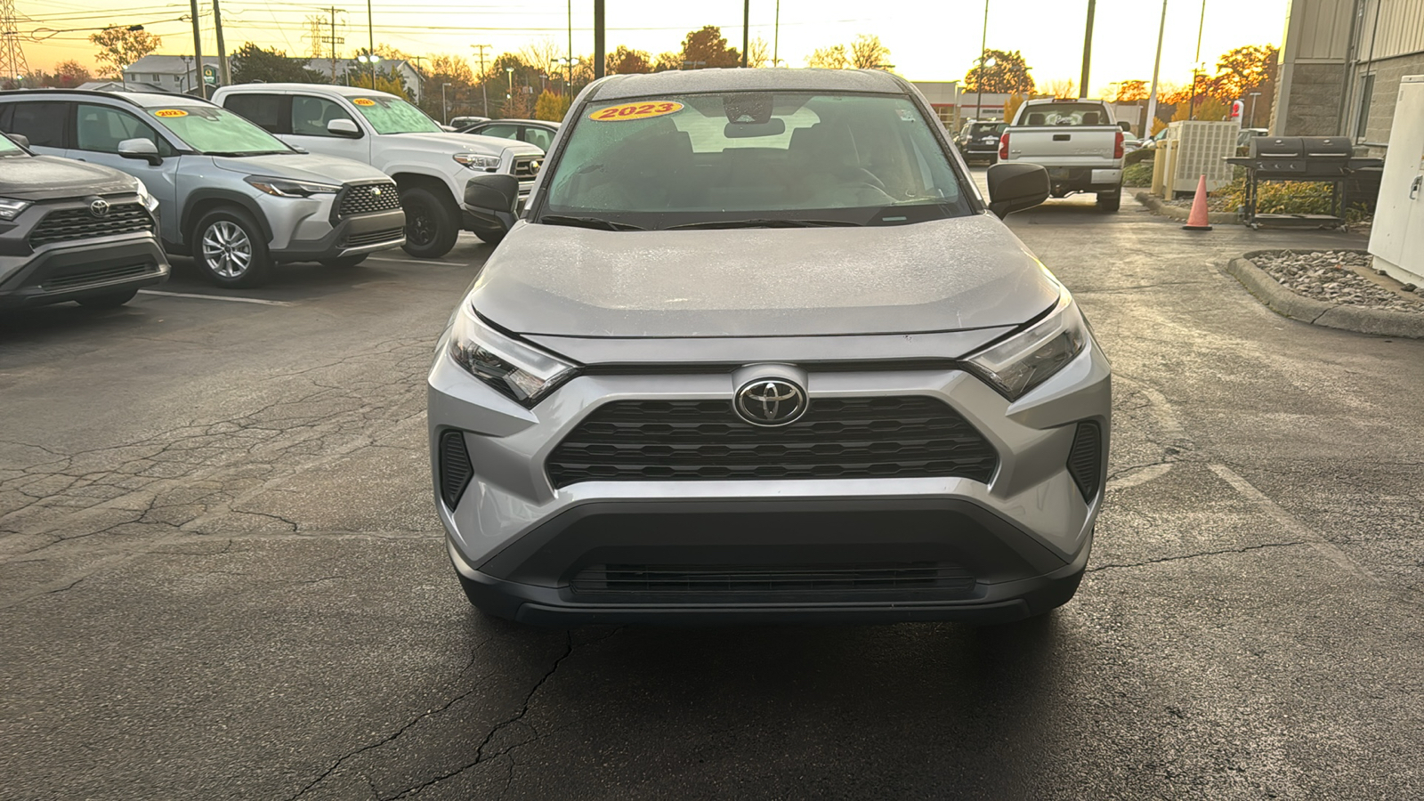 2023 Toyota RAV4 LE 9