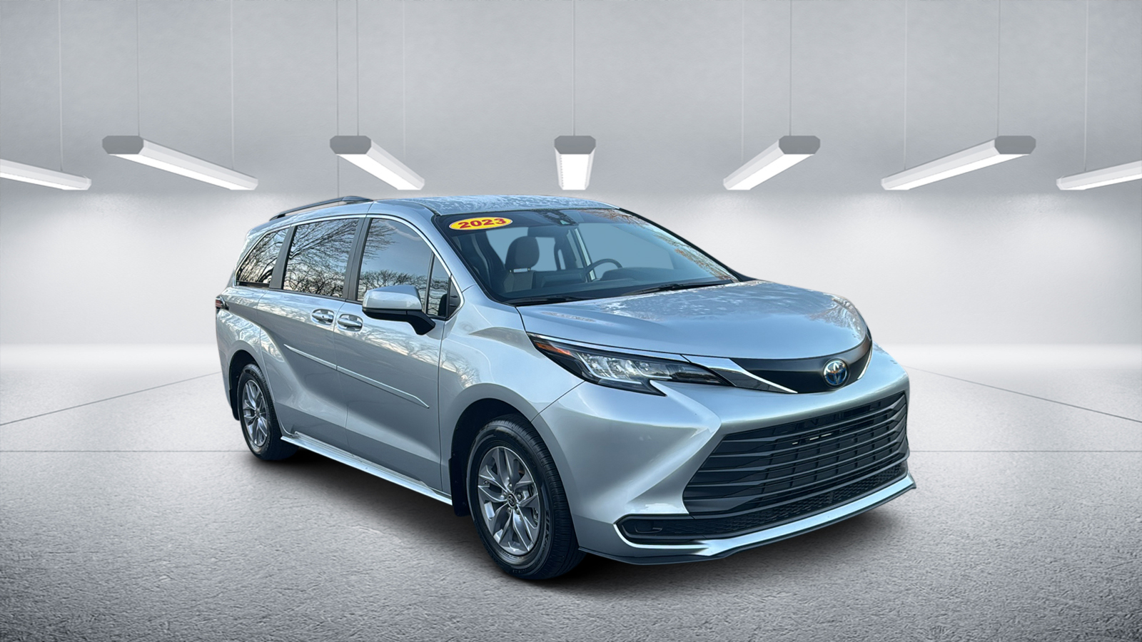 2023 Toyota Sienna LE 1