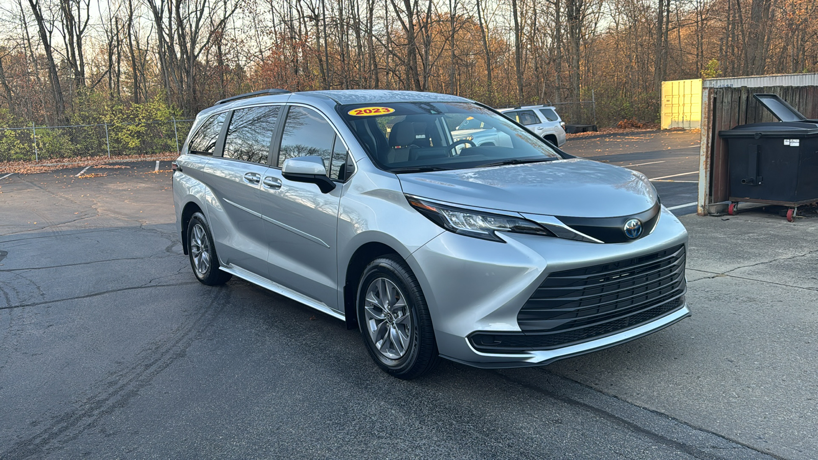 2023 Toyota Sienna LE 3