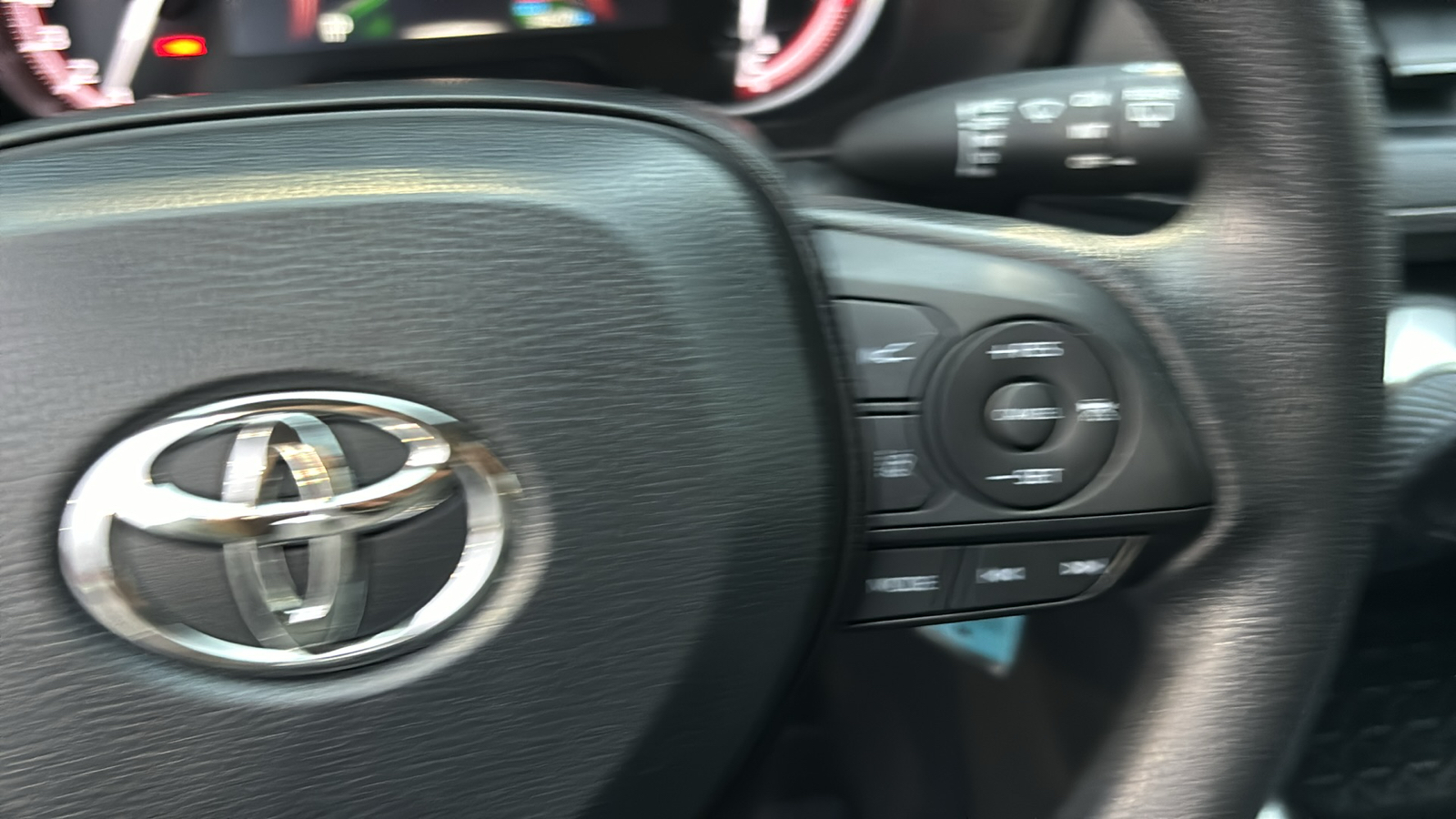 2023 Toyota RAV4 LE 23