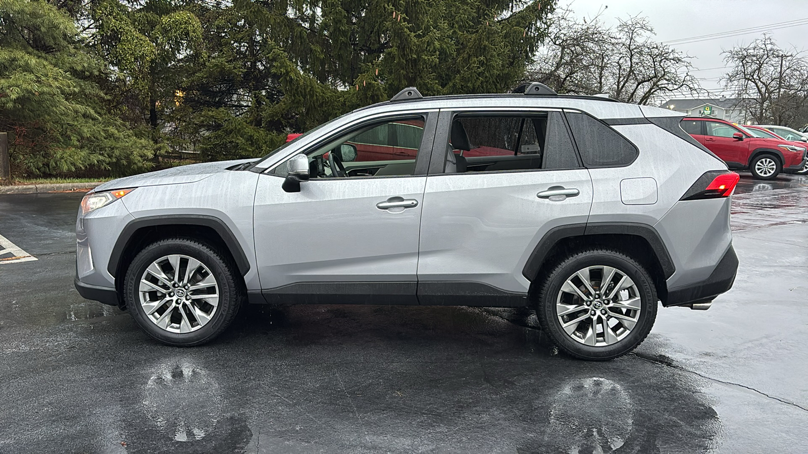 2019 Toyota RAV4 XLE Premium 11