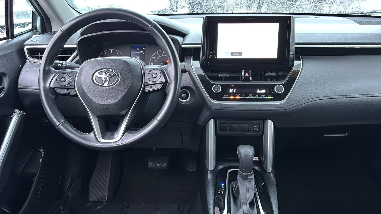 2023 Toyota Corolla Cross LE 38