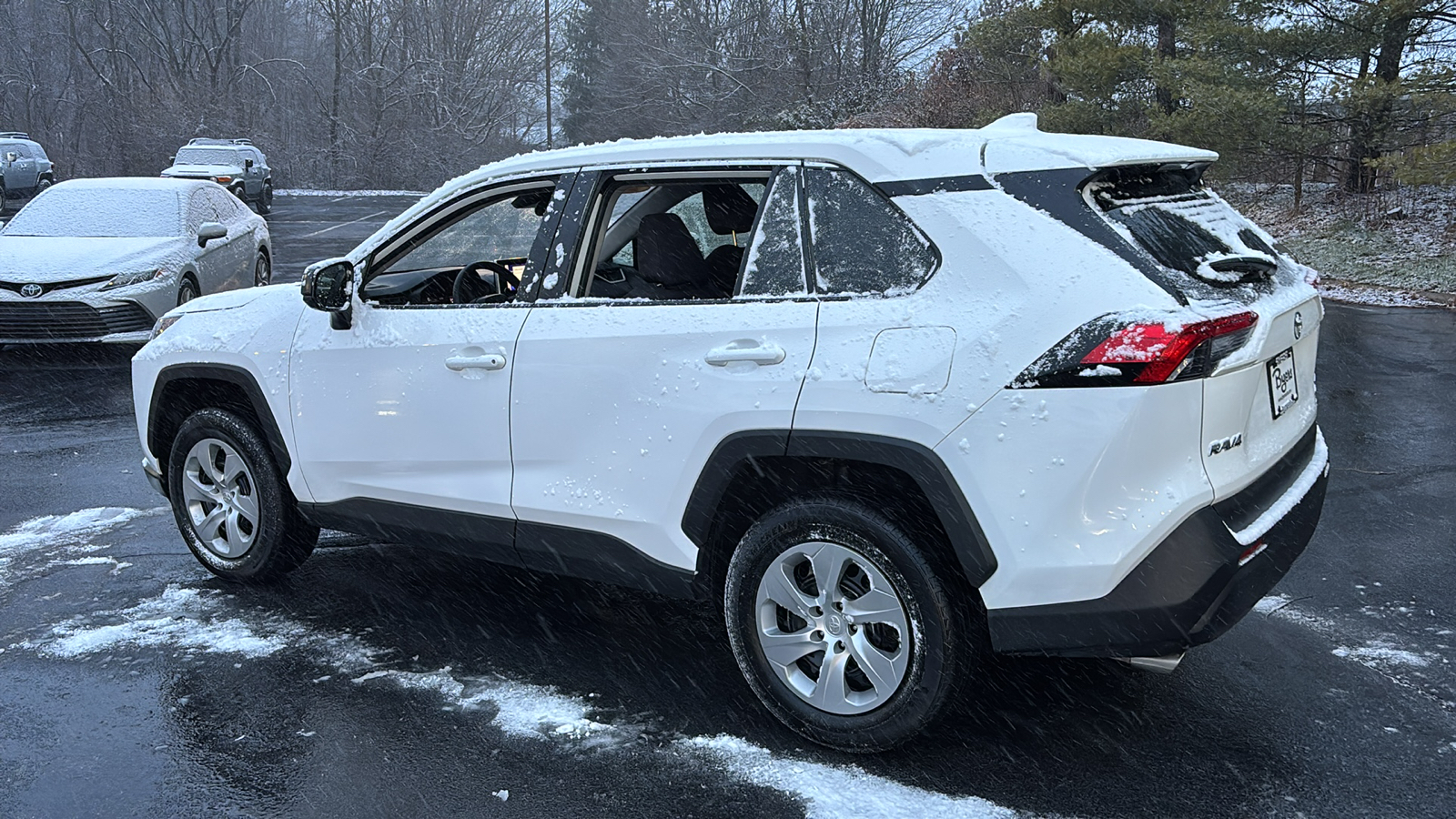 2023 Toyota RAV4 LE 39