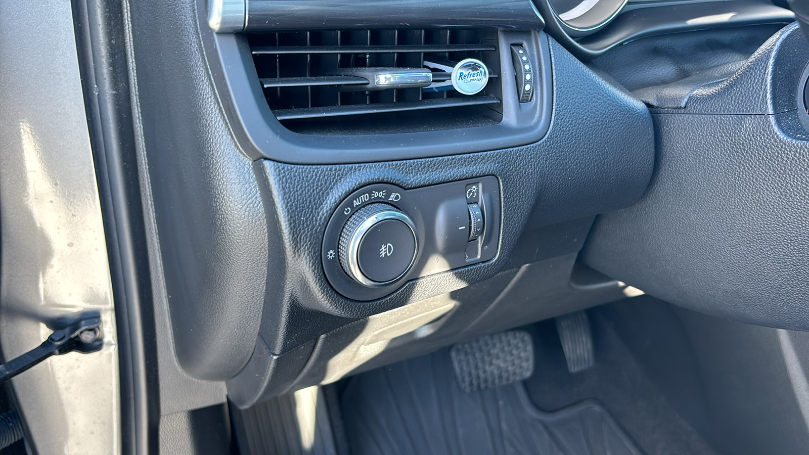 2019 Buick Envision Essence 17
