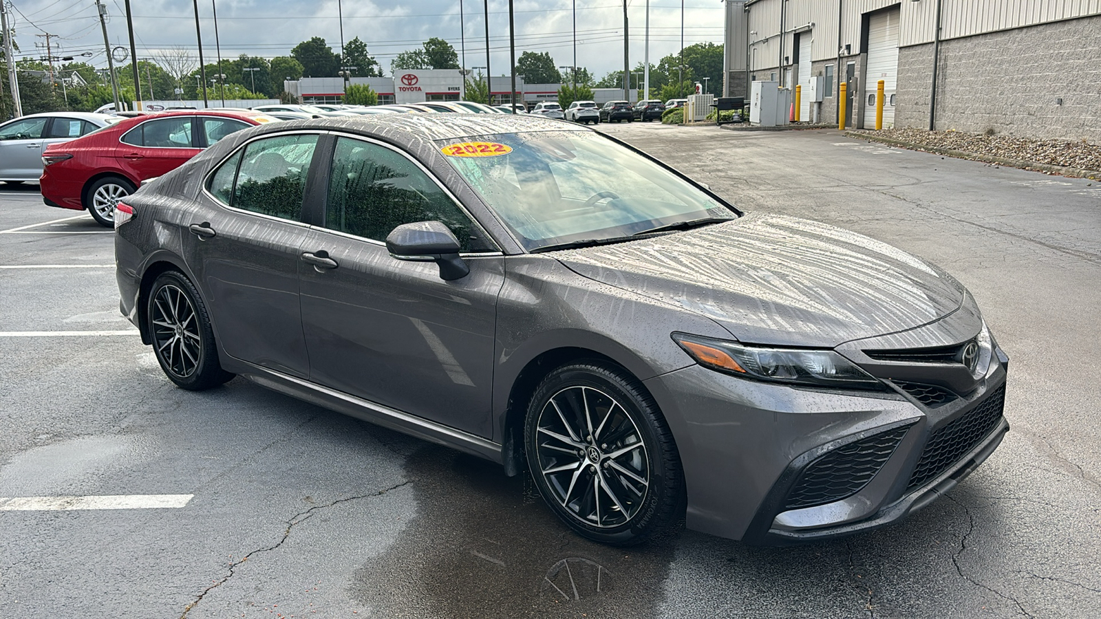 2022 Toyota Camry SE 2