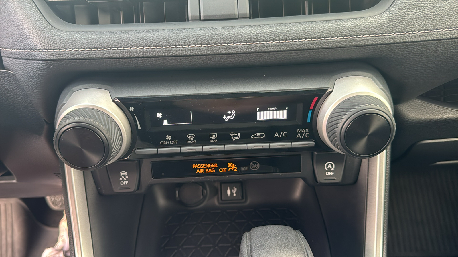 2019 Toyota RAV4 LE 24