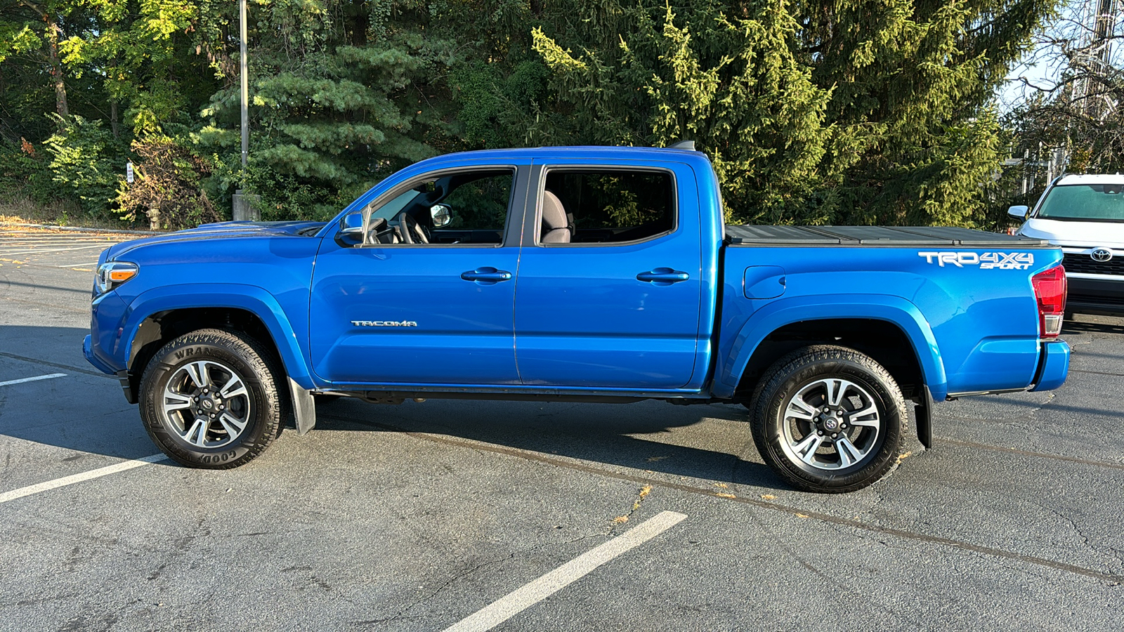 2017 Toyota Tacoma TRD Sport 11