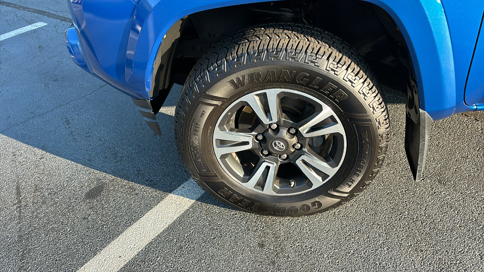 2017 Toyota Tacoma TRD Sport 12