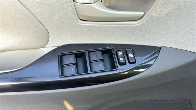 2011 Toyota Sienna Base 16