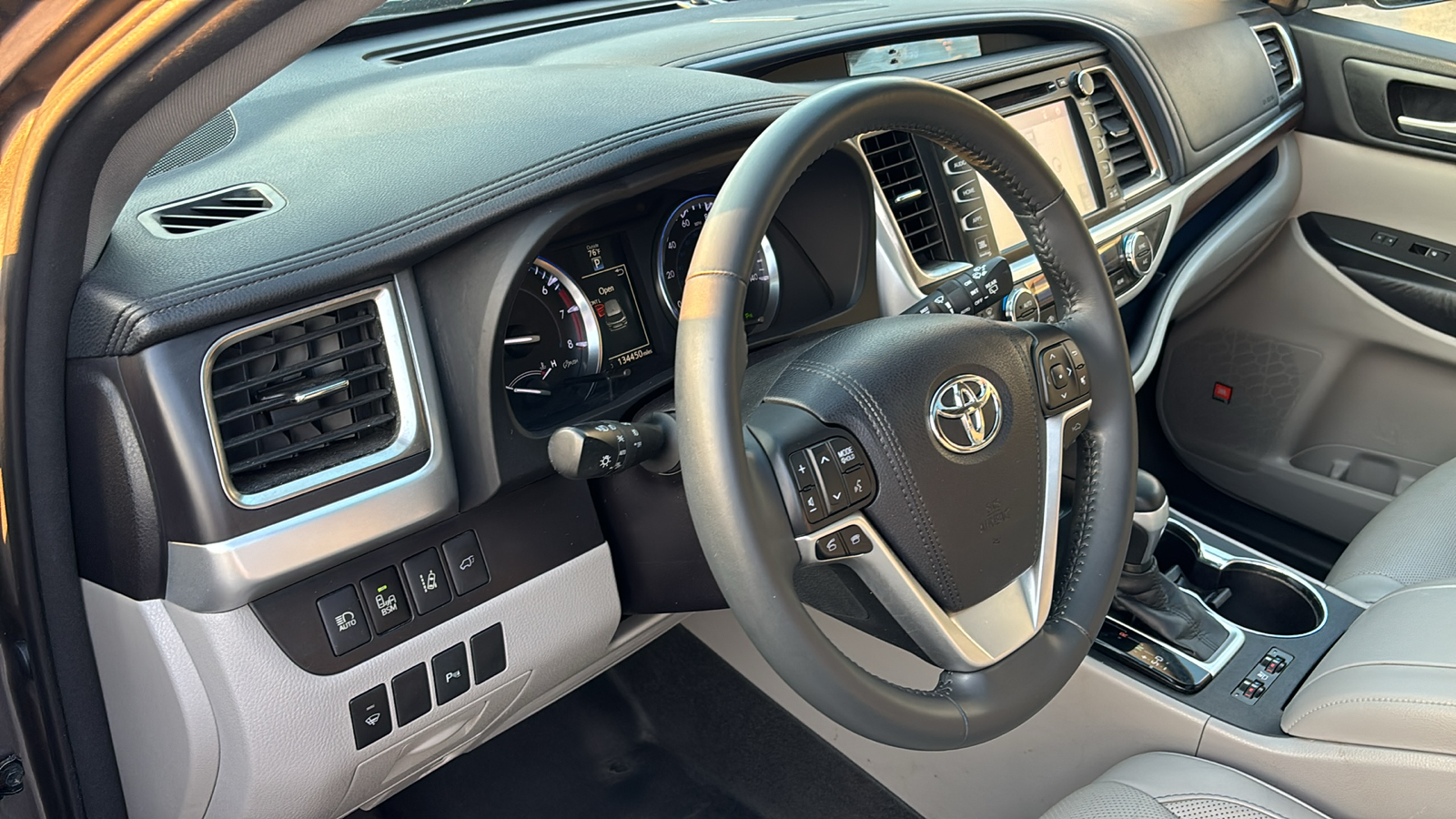 2016 Toyota Highlander Limited 14