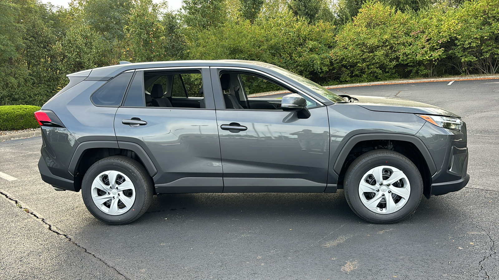 2024 Toyota RAV4 LE 3