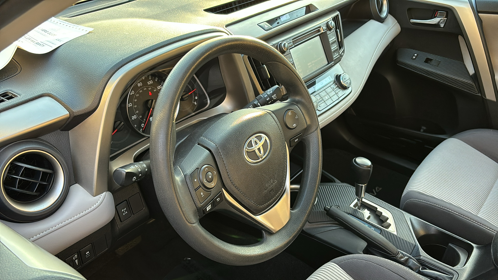 2015 Toyota RAV4 XLE 14