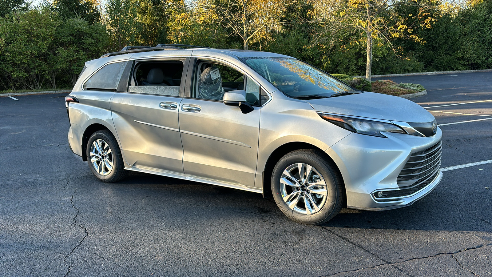 2024 Toyota Sienna XLE 1