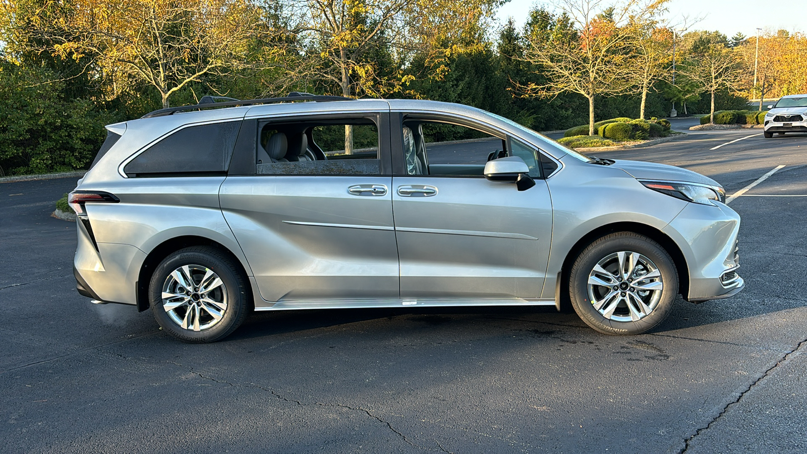 2024 Toyota Sienna XLE 2