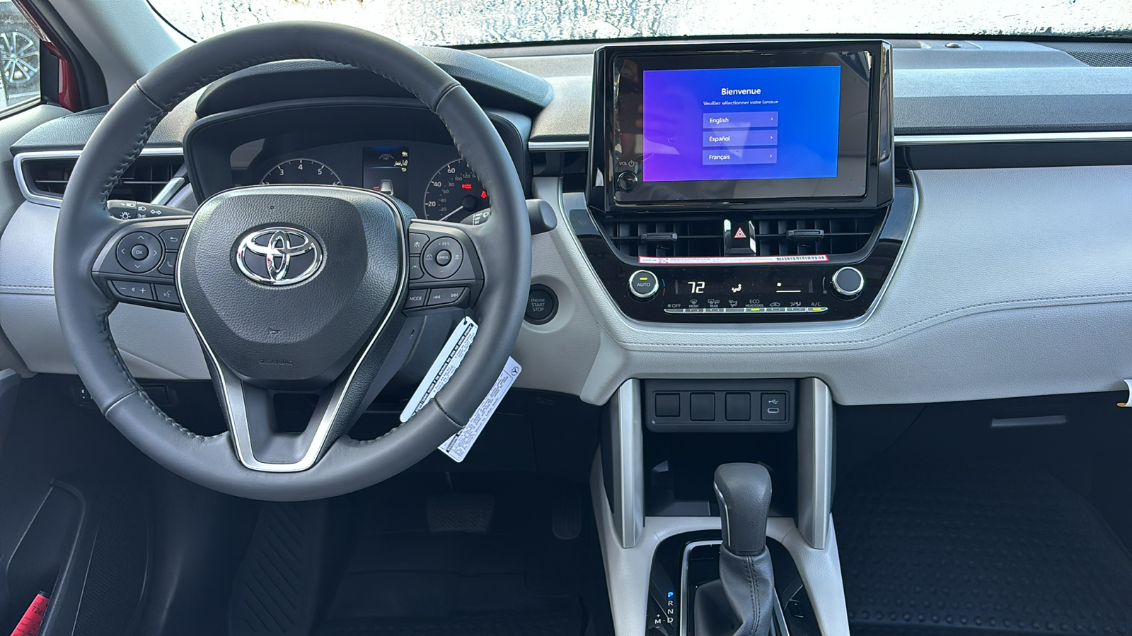 2024 Toyota Corolla Cross LE 17