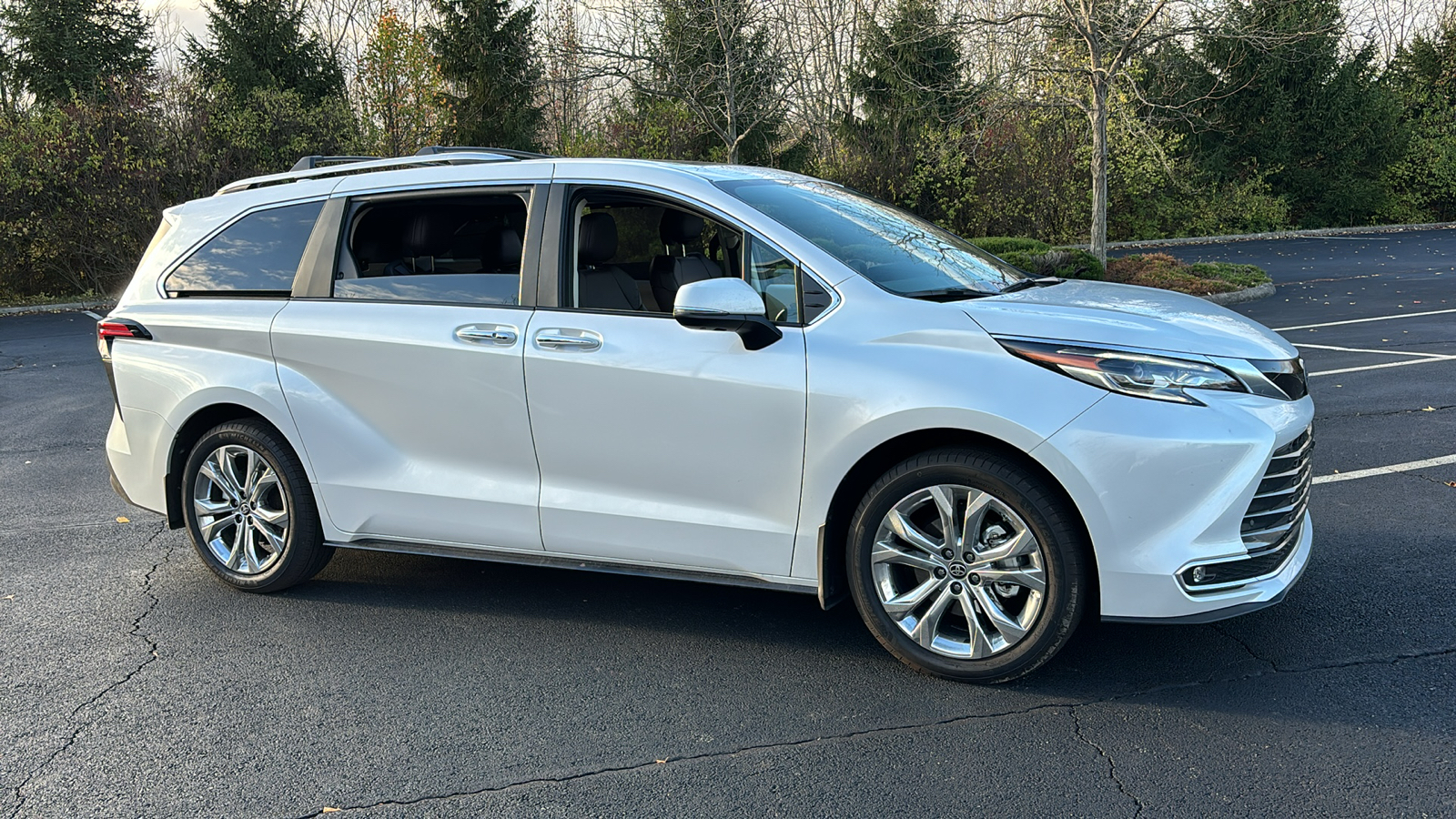 2024 Toyota Sienna Platinum 3