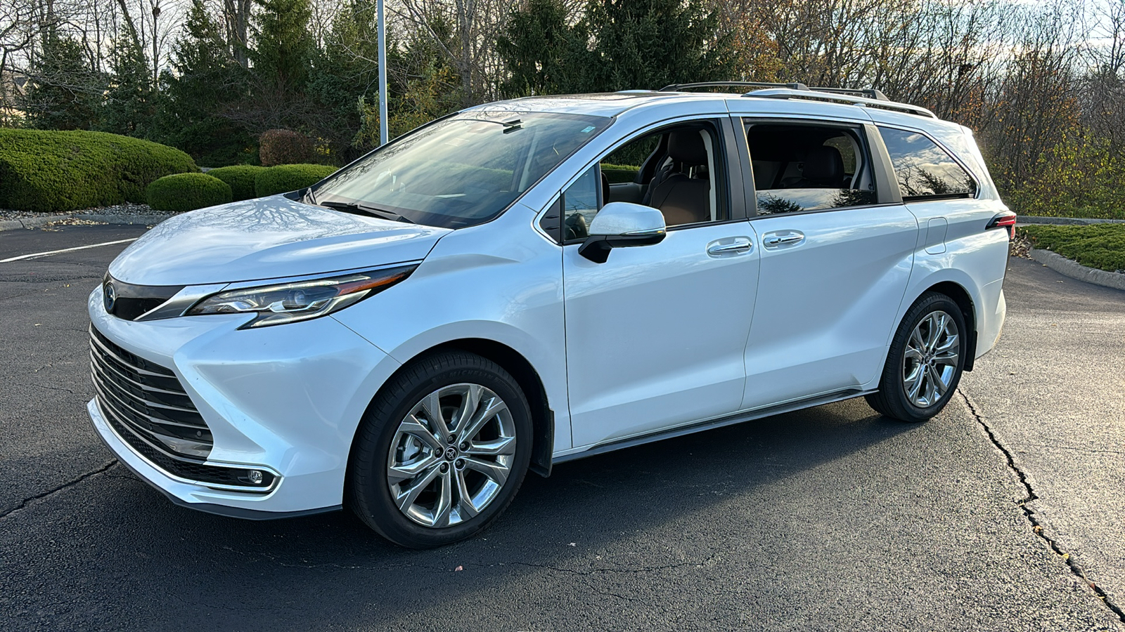 2024 Toyota Sienna Platinum 43