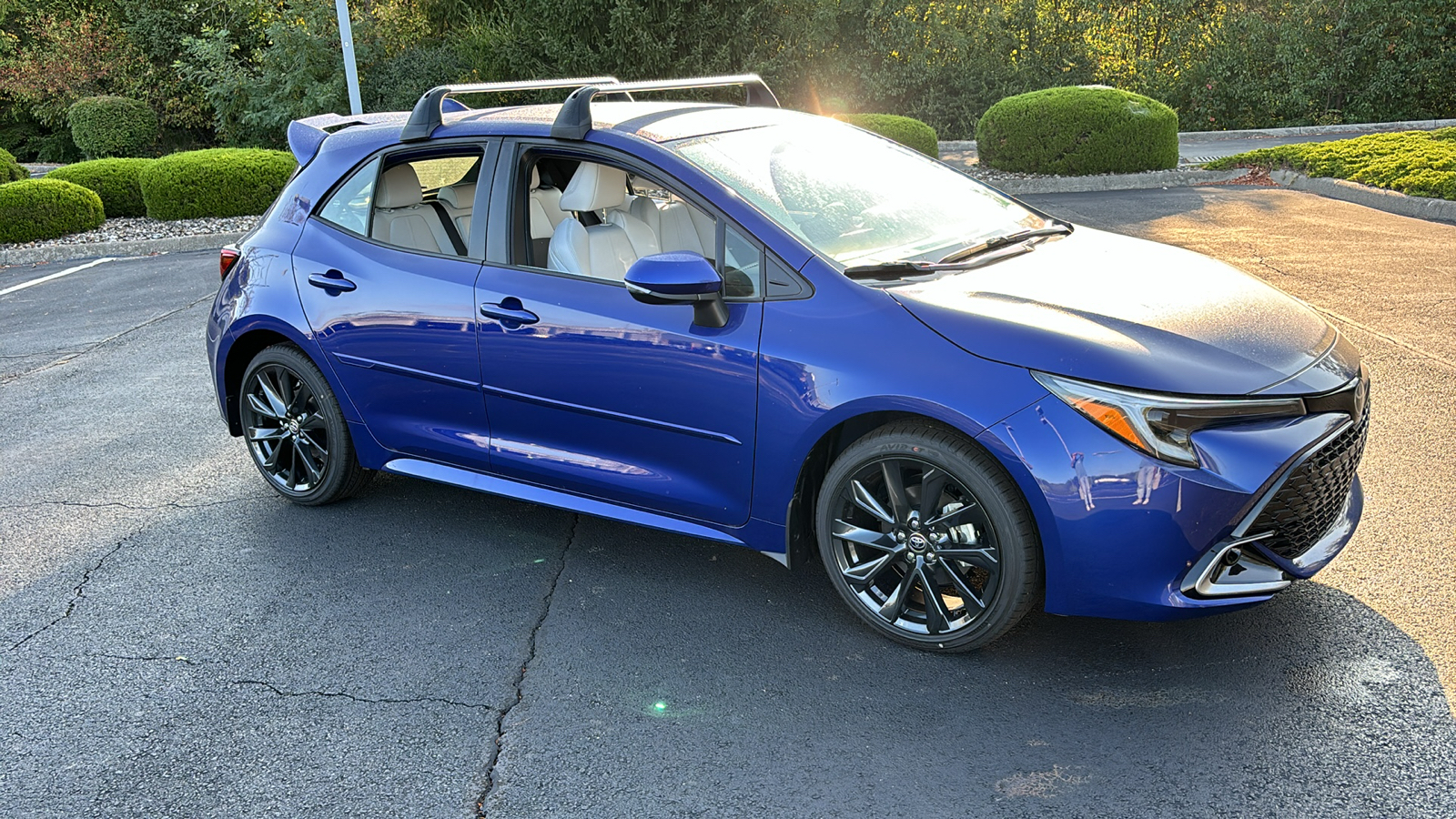 2025 Toyota Corolla Hatchback XSE 2