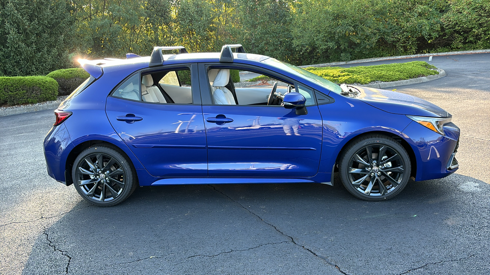 2025 Toyota Corolla Hatchback XSE 3