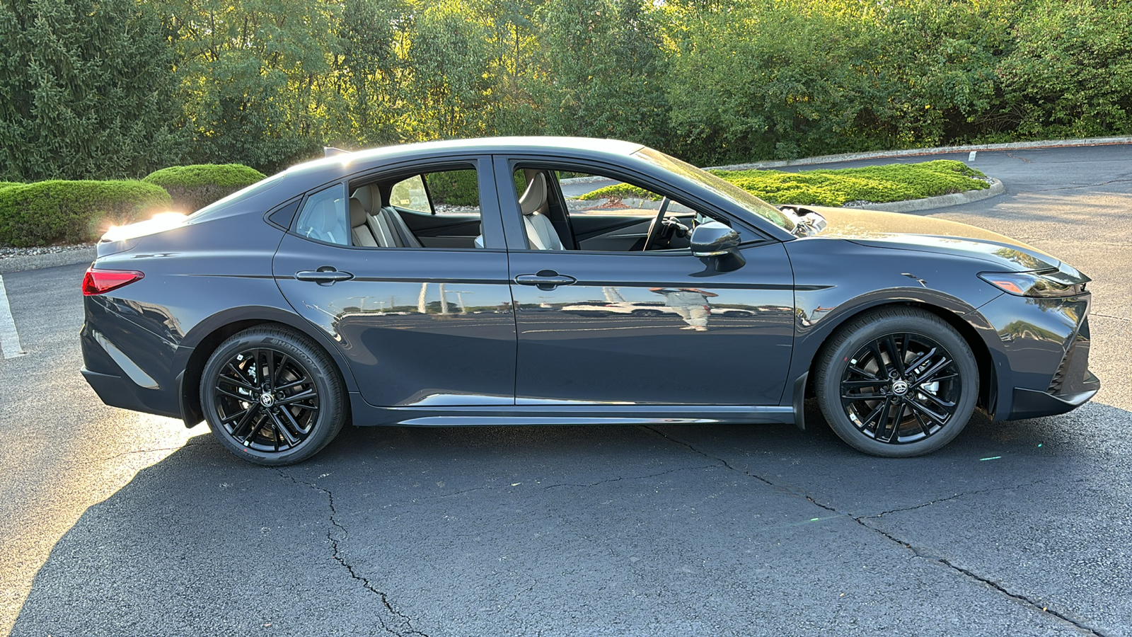 2025 Toyota Camry SE 2