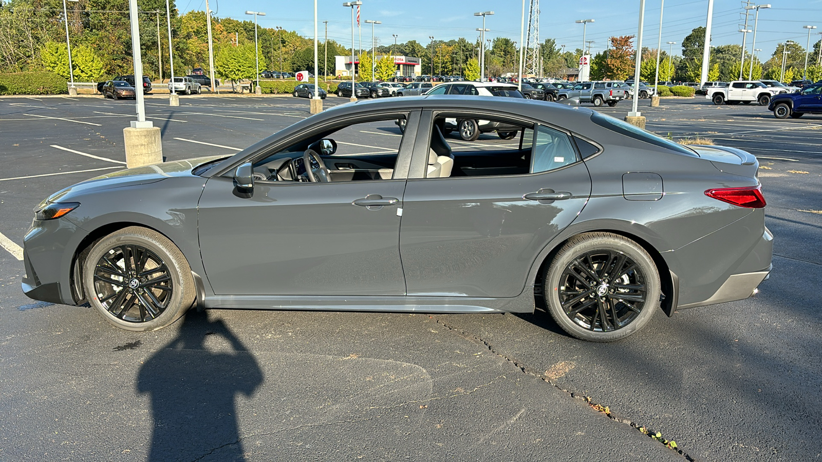 2025 Toyota Camry SE 12