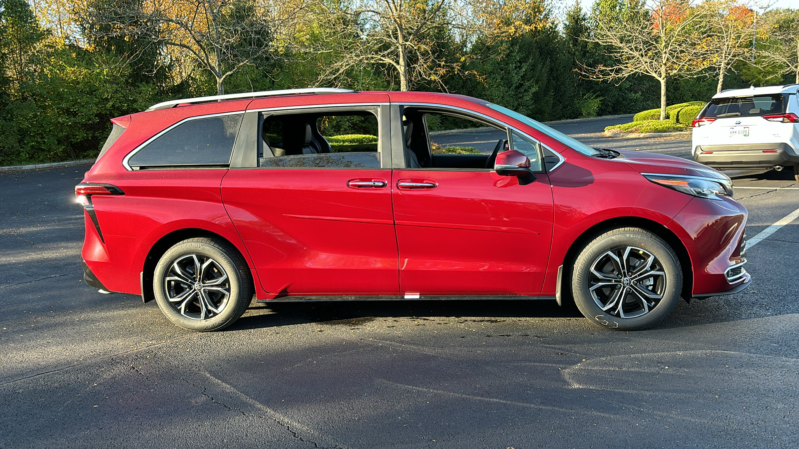 2025 Toyota Sienna Platinum 7-Passenger 2