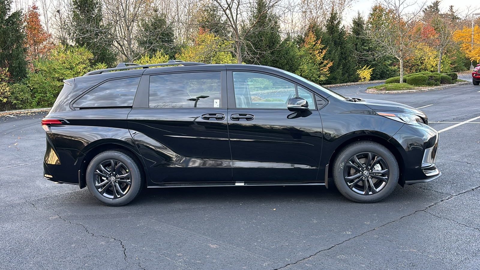 2025 Toyota Sienna XSE 3