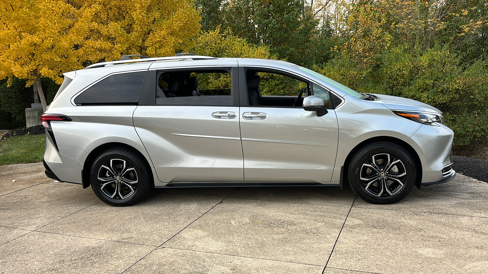 2025 Toyota Sienna Platinum 3