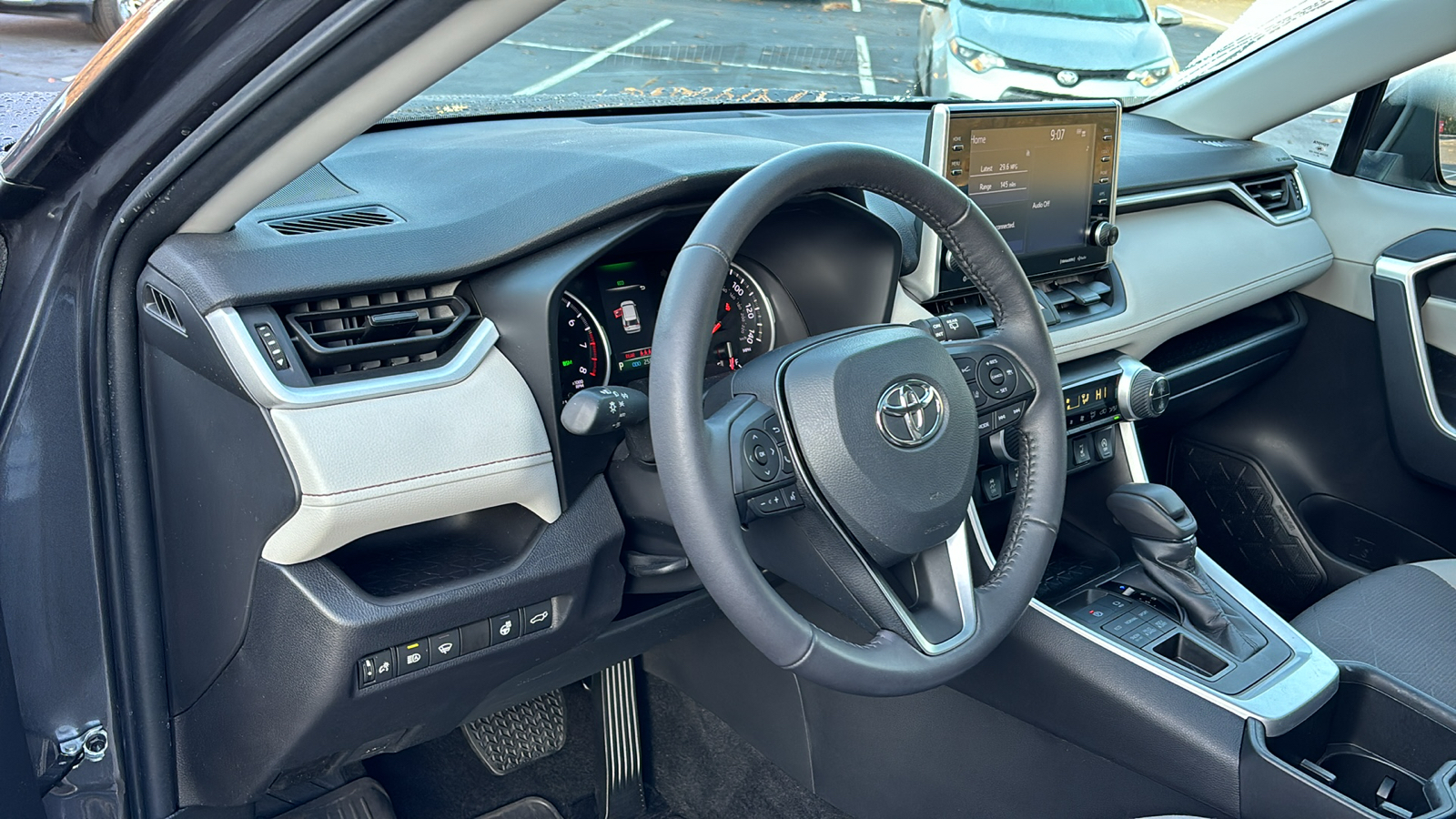 2022 Toyota RAV4 XLE 14